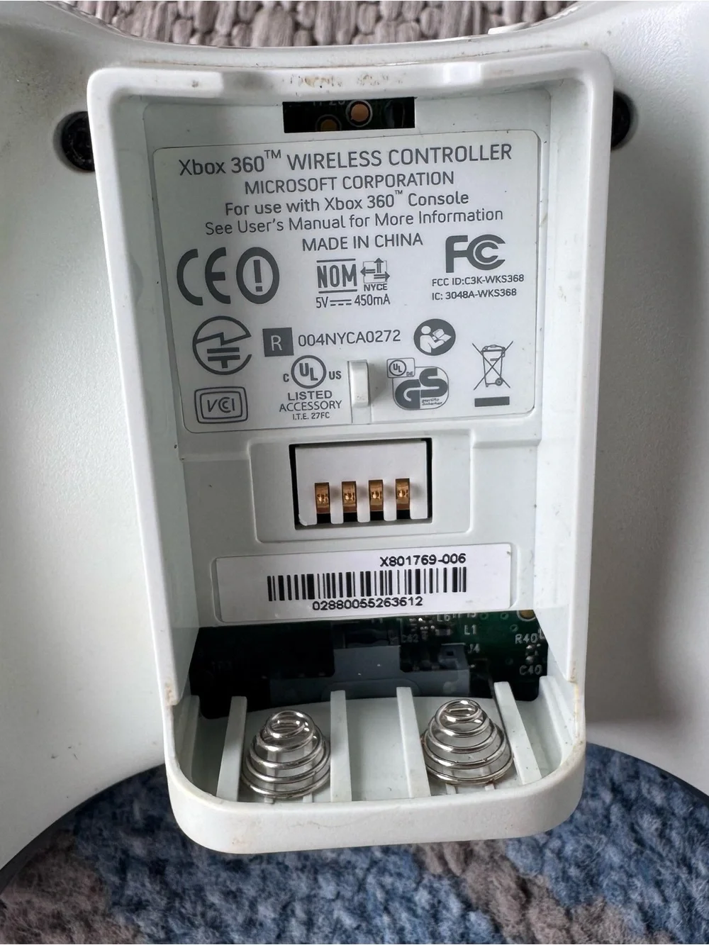 OEM Microsoft Xbox 360 Wireless Controller White & Grey Battery